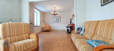 Maison - 158 m² - 8 pièces