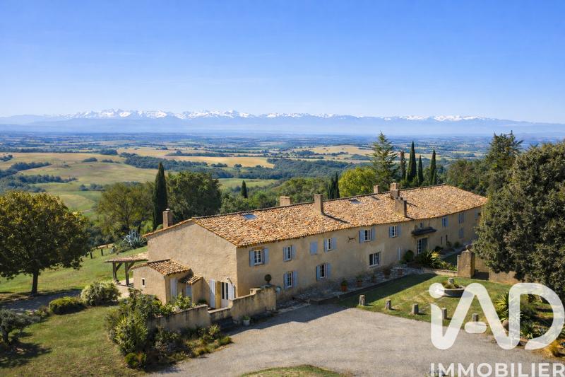 Maison - 660 m² - 16 pièces