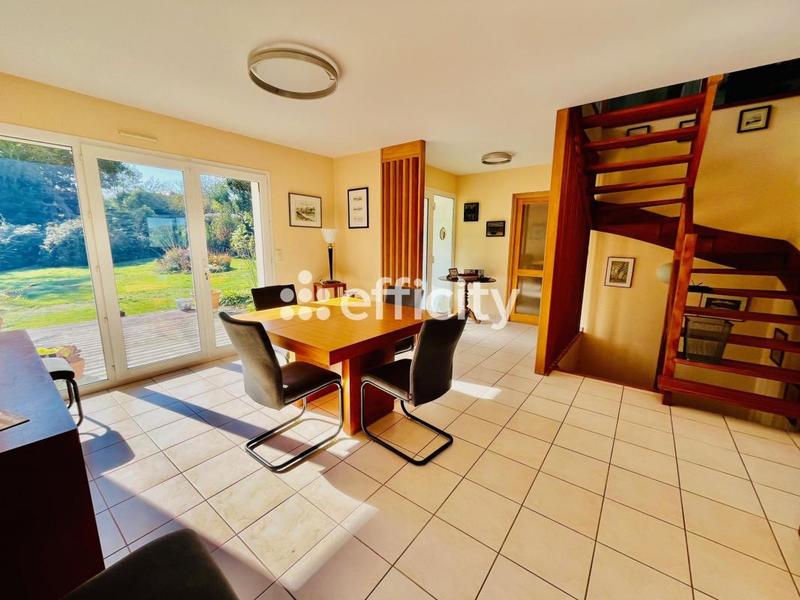 Pavillon - 215 m² - 6 pièces