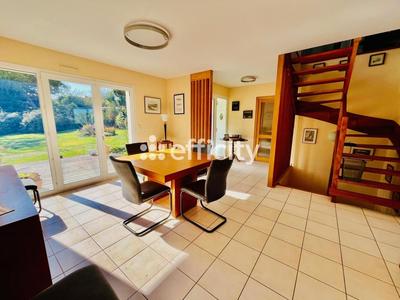 Pavillon - 215 m² - 6 pièces