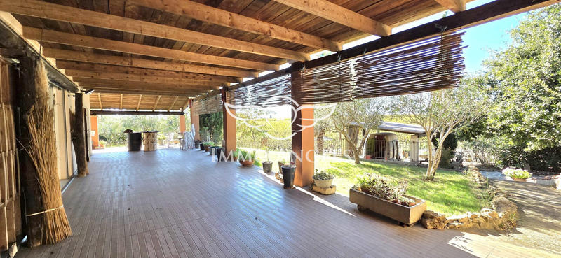 Mas - 240 m² - 13 pièces