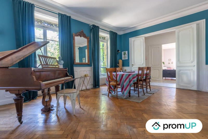 Maison - 320 m² - 111 pièces