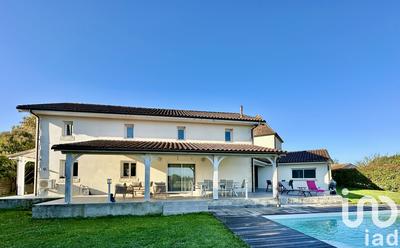 Maison - 180 m² - 10 pièces