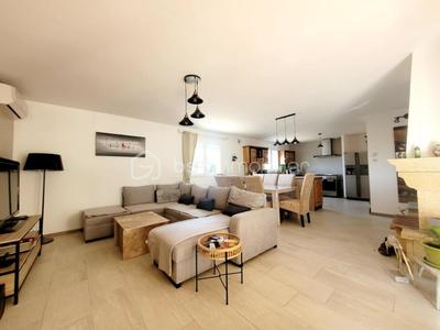 Maison traditionnelle - 190 m² - 9 pièces