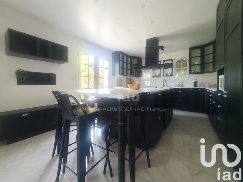 Maison - 221 m² - 7 pièces