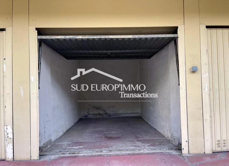 Parking / Garage - 13 m²