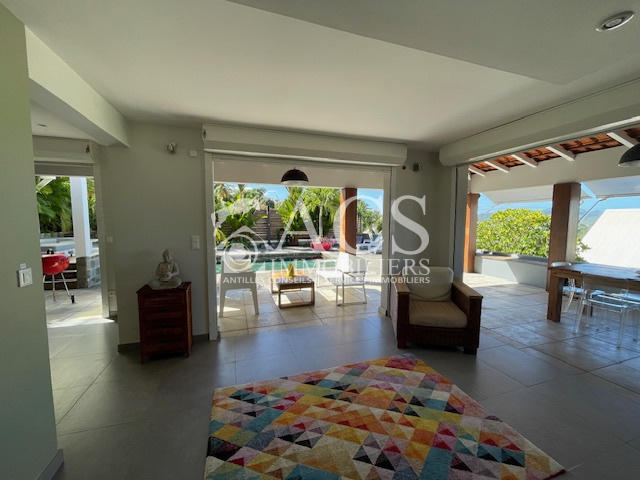 Maison - 115 m² - 4 pièces