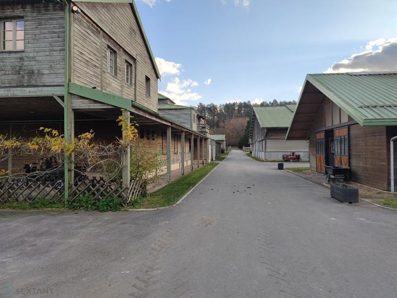 Haras - 700 m² - 26 pièces