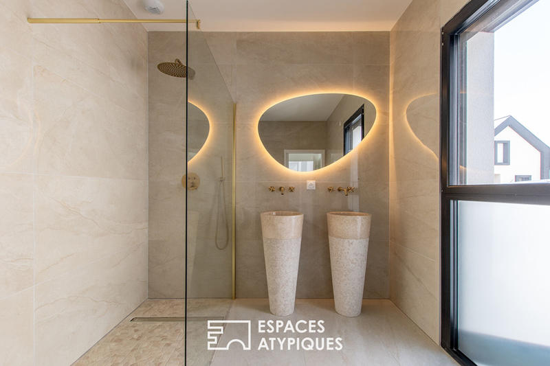 Maison - 285 m² - 8 pièces