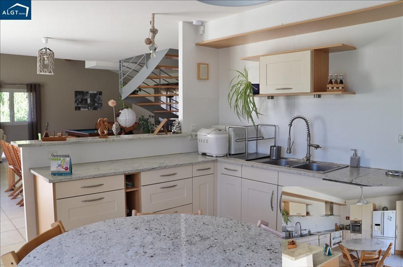 Villa - 203 m² - 6 pièces