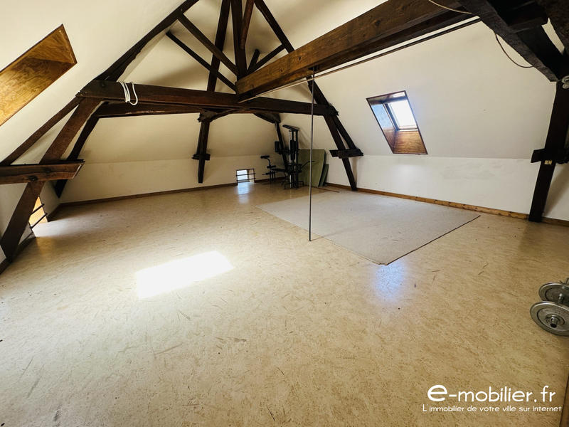 Maison - 216 m² - 7 pièces