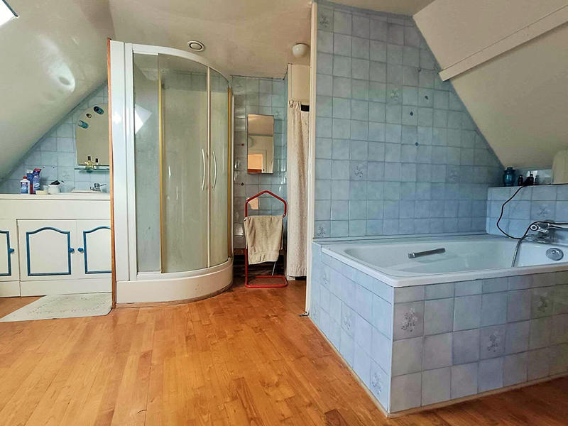 Maison - 200 m² - 9 pièces