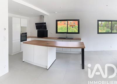 Maison - 140 m² - 5 pièces