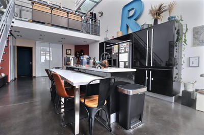 Loft - 145 m² - 6 pièces