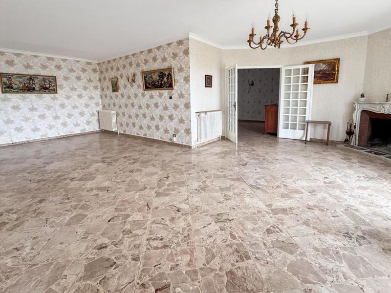 Maison - 248 m² - 7 pièces