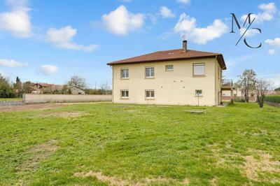 Maison - 233 m² - 8 pièces