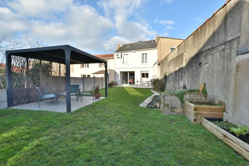 Maison - 140 m² - 8 pièces