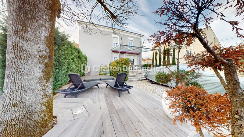 Maison - 220 m² - 8 pièces