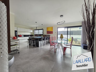 Maison - 167 m² - 6 pièces