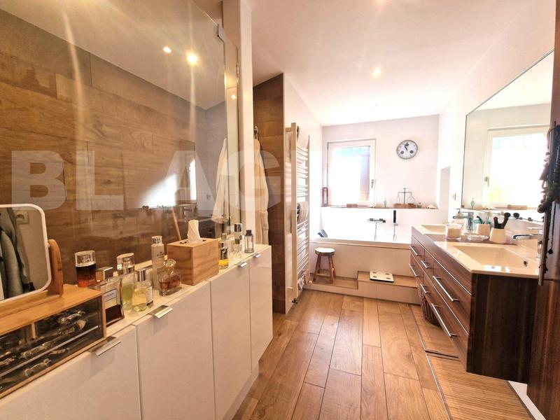 Maison - 171 m² - 6 pièces