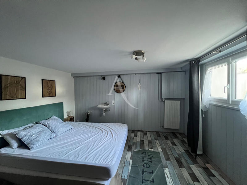 Maison - 168 m² - 9 pièces