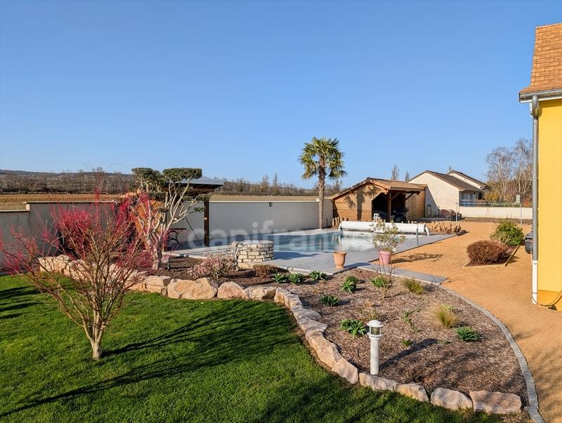 Maison - 184 m² - 9 pièces