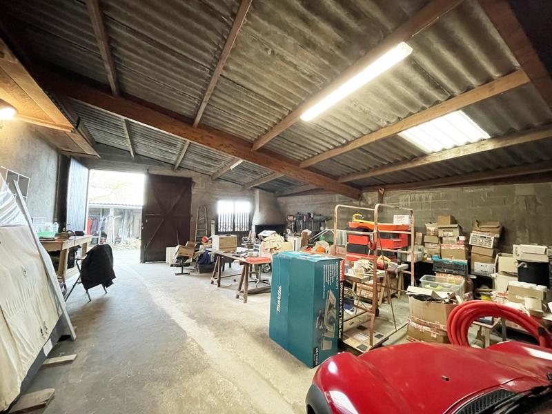 Maison - 250 m² - 1 pièce