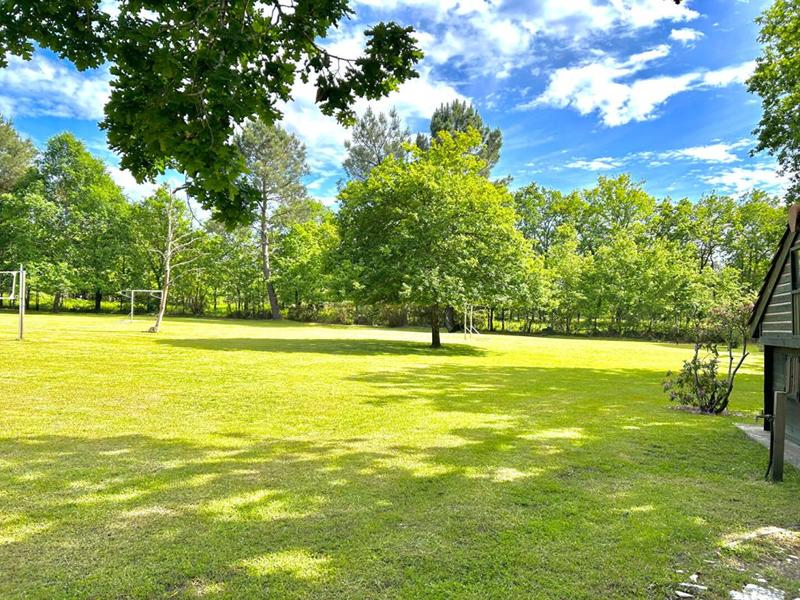 Maison - 240 m² - 11 pièces