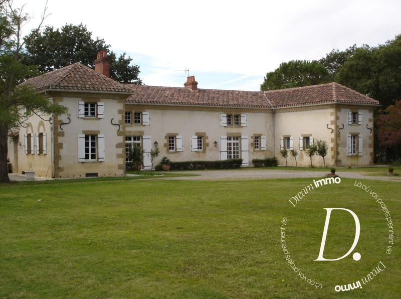 Maison - 420 m² - 11 pièces