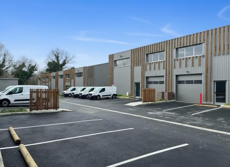 Local commercial - 1 323 m²