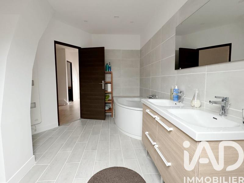 Maison - 300 m² - 8 pièces