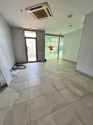 Bureau - 77 m² - 5 pièces