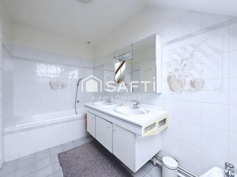 Maison - 171 m² - 7 pièces