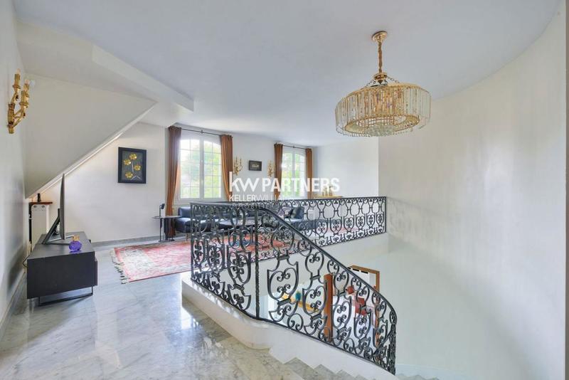 Maison - 498 m² - 14 pièces