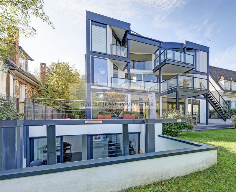 Maison contemporaine - 366 m² - 12 pièces