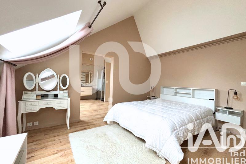 Maison - 279 m² - 9 pièces