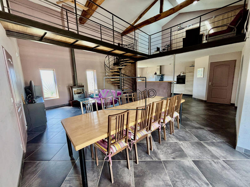 Maison - 233 m² - 7 pièces