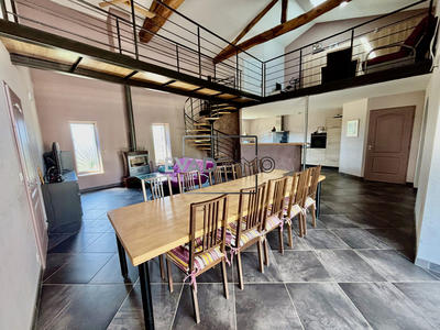 Maison - 233 m² - 7 pièces