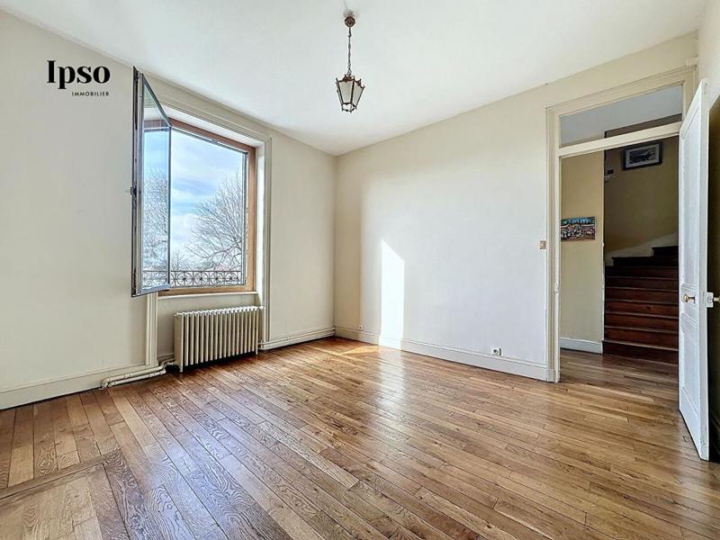 Propriété - 303 m² - 11 pièces