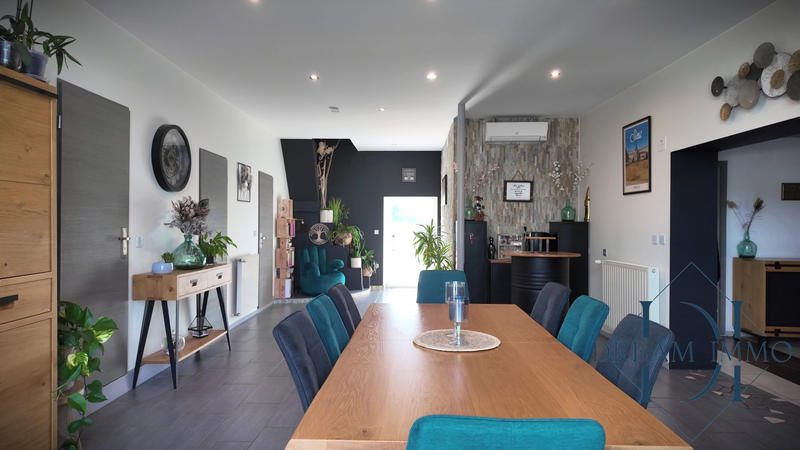 Maison traditionnelle - 200 m² - 4 pièces