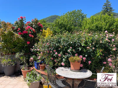 Maison - 212 m² - 6 pièces