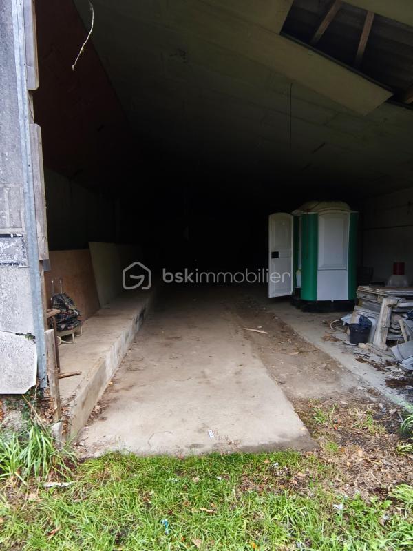 Maison - 375 m² - 2 pièces