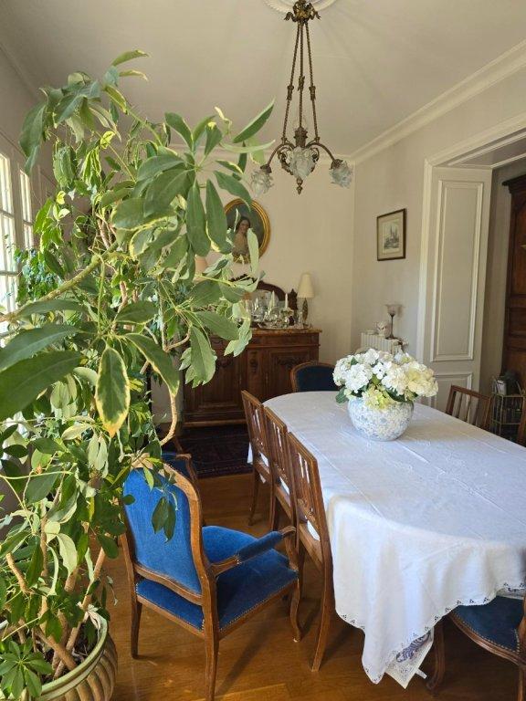 Propriété - 202 m² - 10 pièces