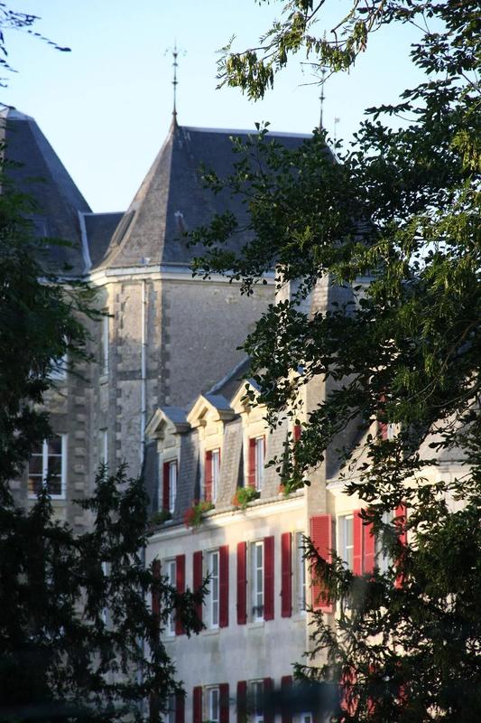 Château - 1 300 m² - 30 pièces