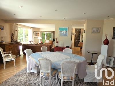 Maison - 280 m² - 9 pièces