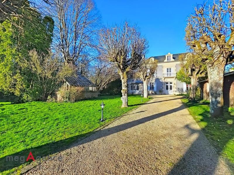 Maison - 200 m² - 10 pièces