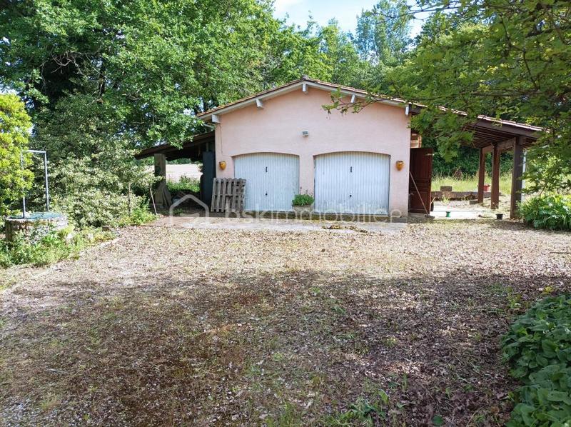 Maison - 270 m² - 10 pièces