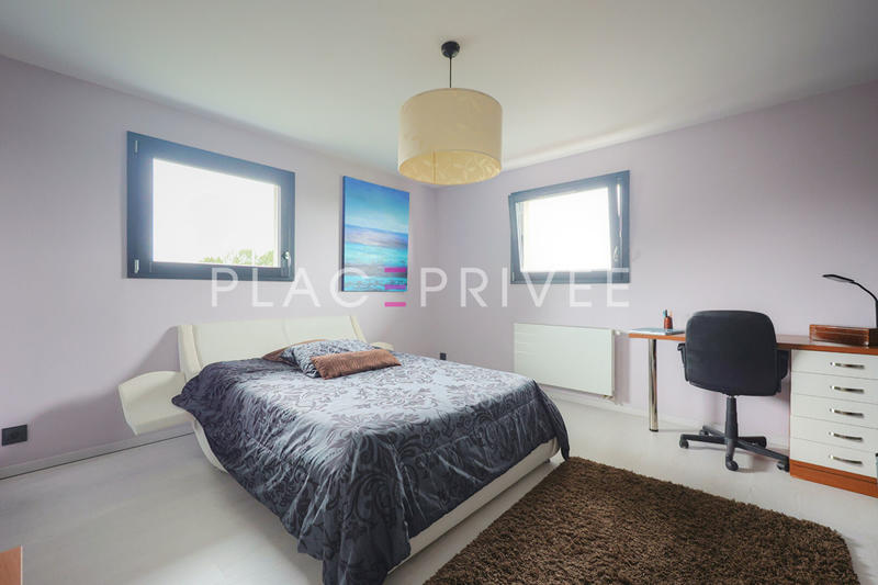 Maison - 390 m² - 8 pièces