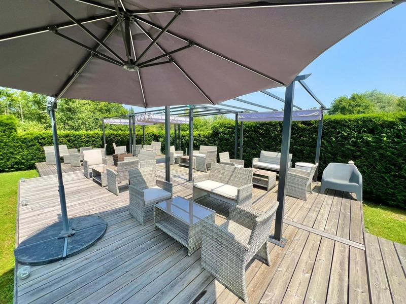 Local commercial - 1 200 m² - 20 pièces