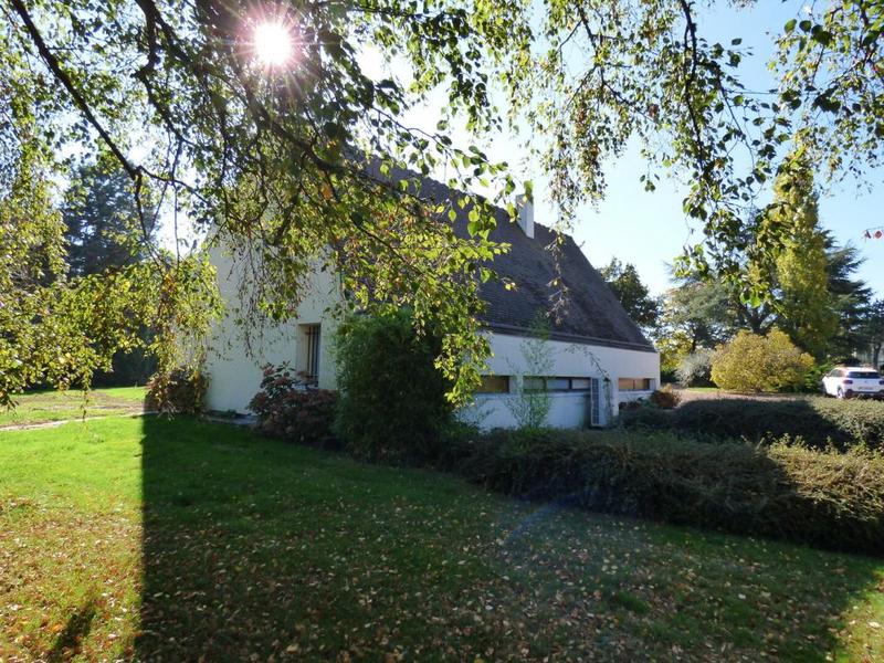 Maison - 330 m² - 8 pièces